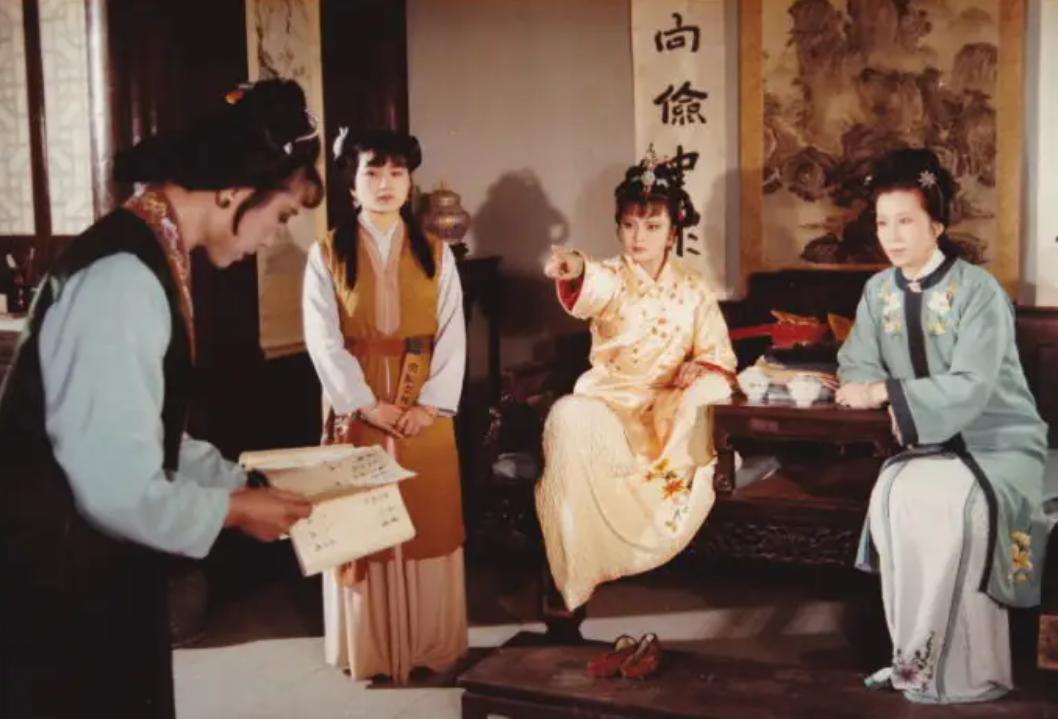 毛主席：《红楼梦》讲的其实是一个简单的道理