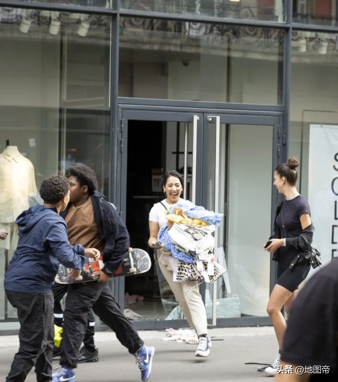 法国乱的原因,法国为啥还这么强