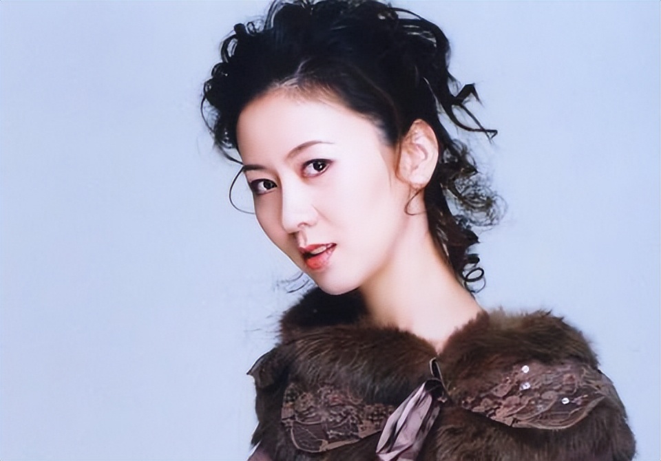 为艺术献身，被丈夫、父亲抛弃，人体模特汤加丽的人生有多悲惨？