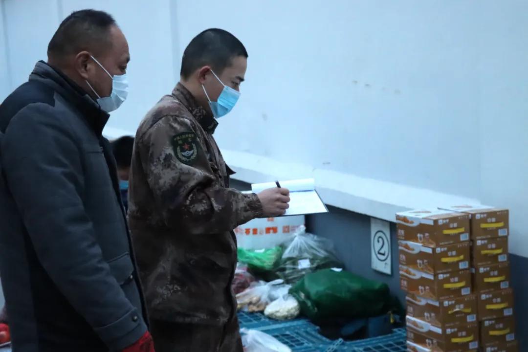 鑸屽皷涓婄殑浜戣吹宸濇笣,鑸屽皷涓婄殑闆勯拱