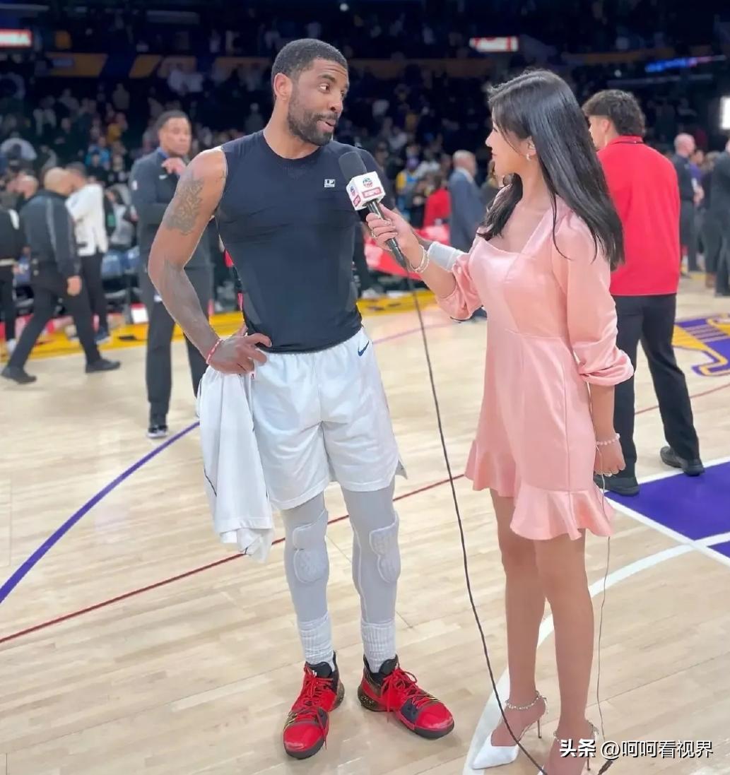 气质减龄女主持装,女主播显身材穿衣推荐