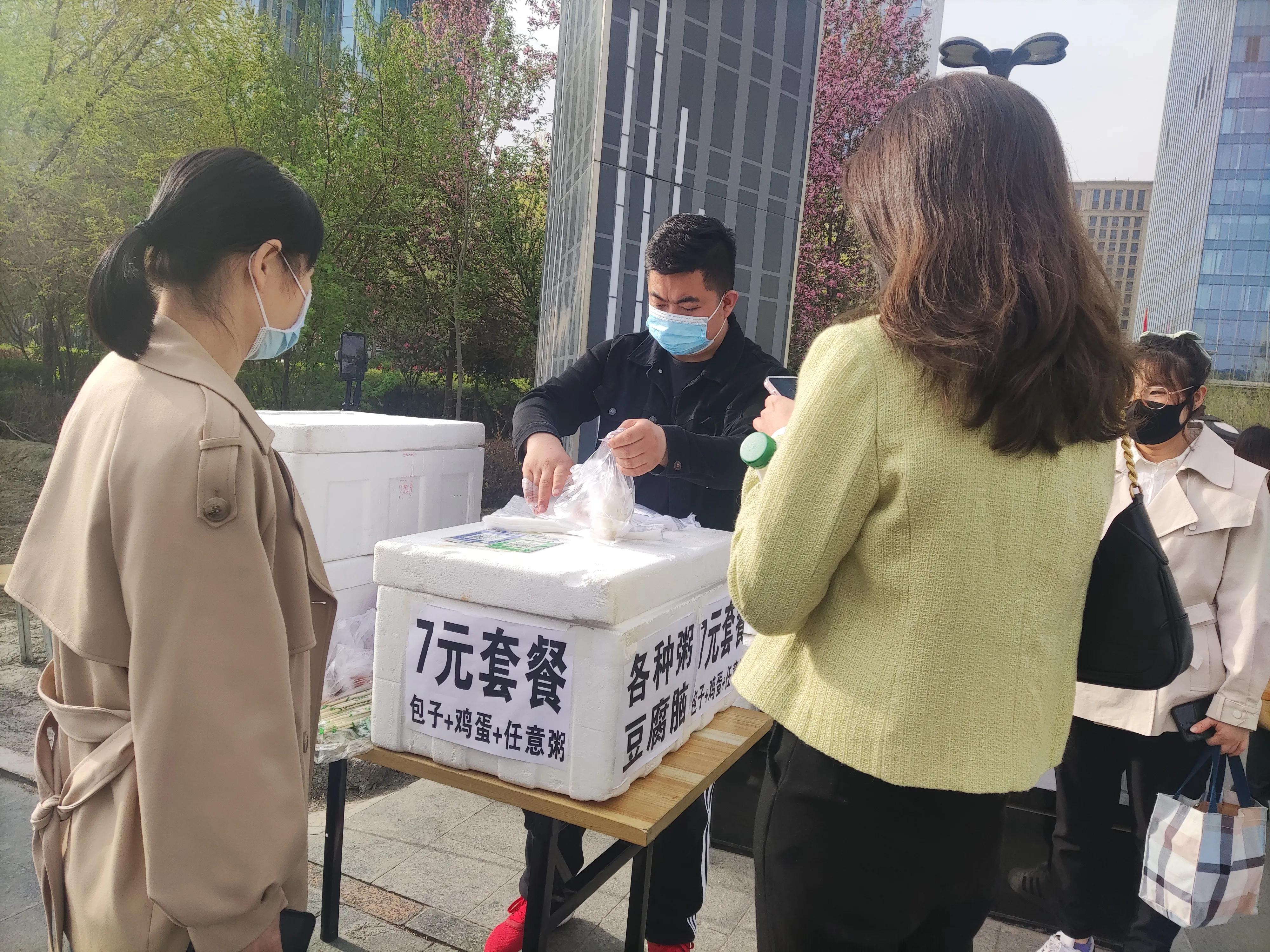 摆地摊的包子哥,乌鲁木齐包子哥