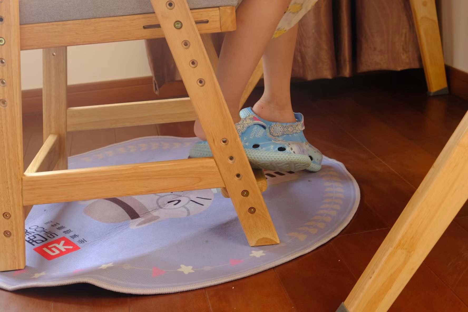 怎么选购学习桌椅,如何挑选学习桌椅品牌