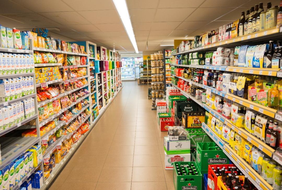 超好吃的零食店铺创业项目,疯狂开店的零食