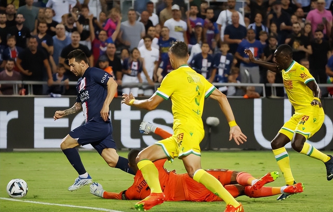 巴黎梅西远射拿到法甲冠军庆祝,巴黎夺冠庆后梅西表现