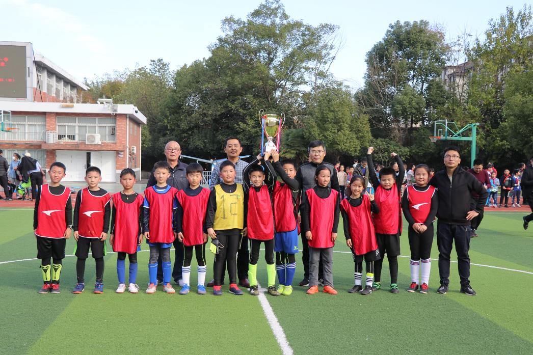 足球守护孩子的梦想,让美好伴随着孩子的成长