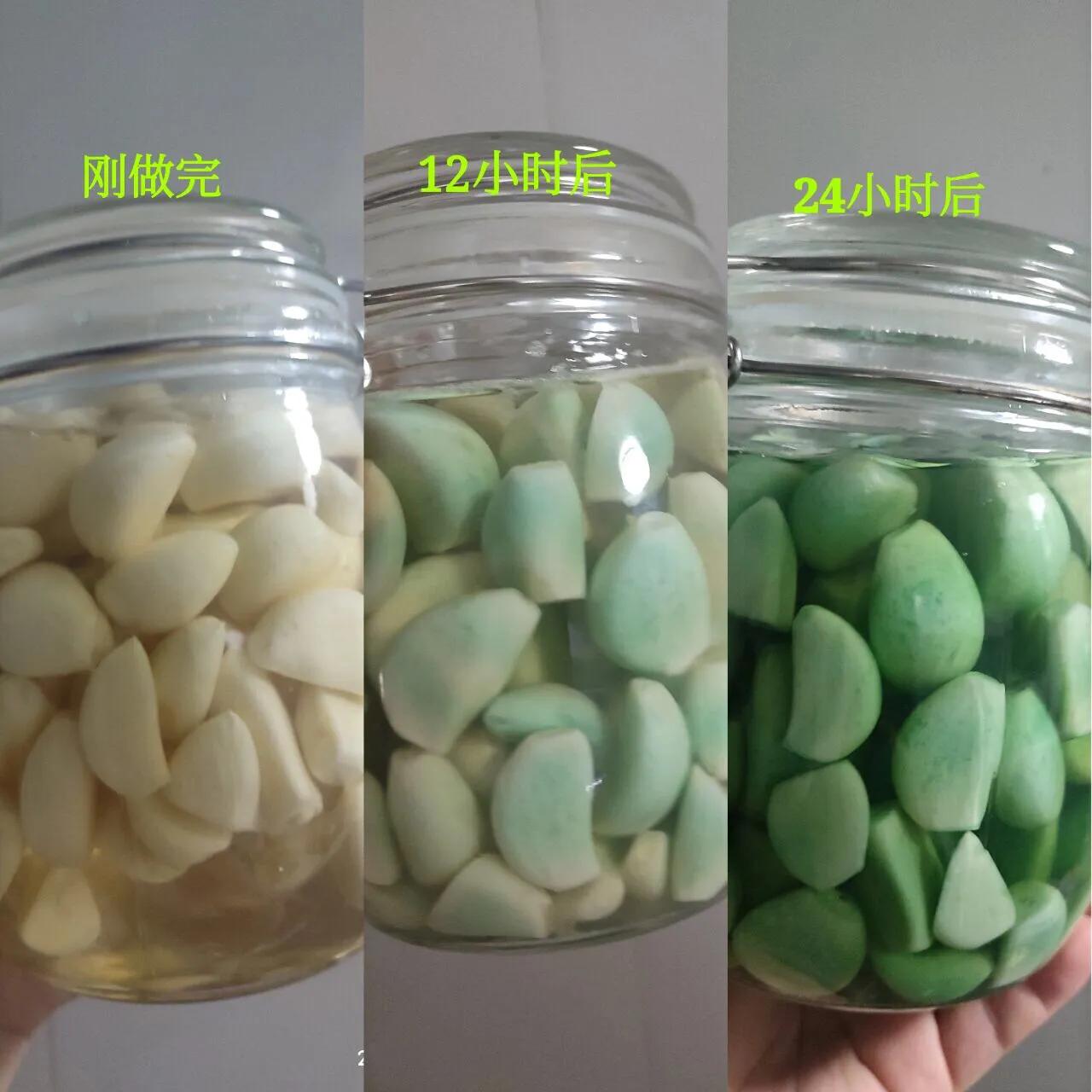 腊八蒜绿成翡翠一样还能吃吗？正宗做法步骤很简单，别再犯错了