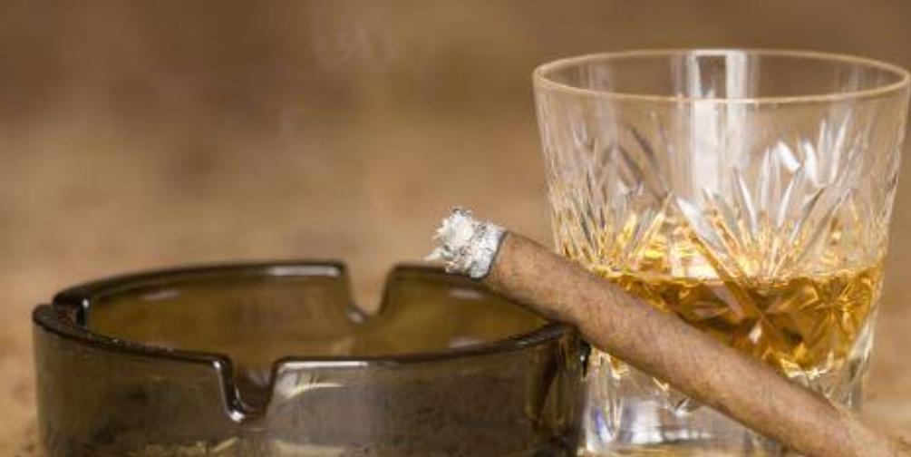 脸上血斑与心梗有关系吗,心梗后脸上出现小红点