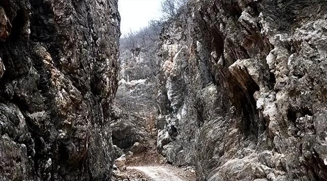 巾帼女兵连奋勇抗战全军覆没,百团大战美女战士被炸伤