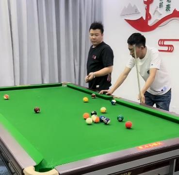 小伙自创台球杆法挑战丁俊晖,仙人杆法挑战丁俊晖原视频