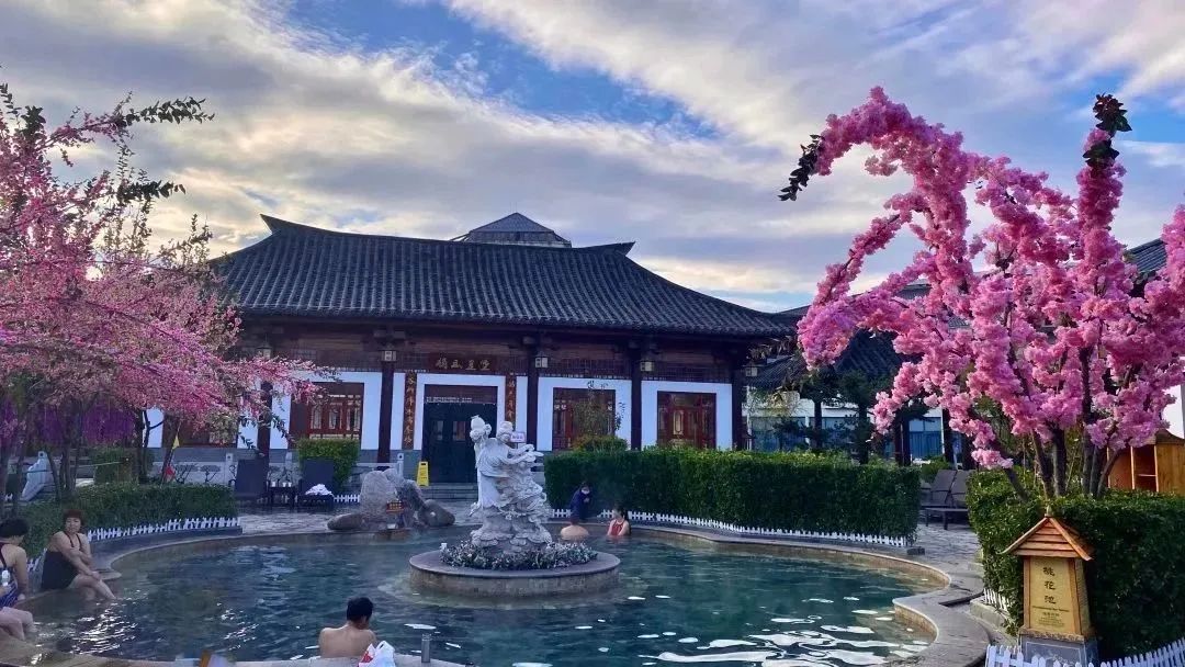 白鹿温泉全景,白鹿温泉一年四季最受欢迎地方