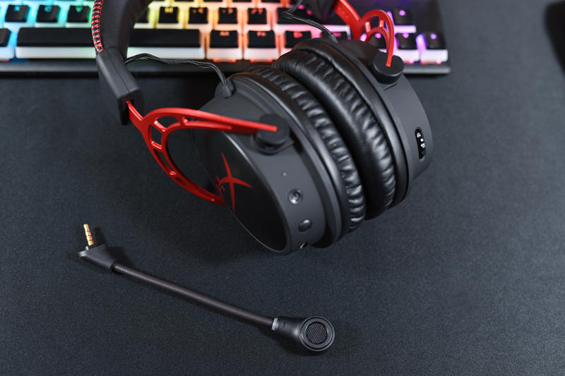 续航炸裂,hyperx阿尔法无线版和有线对比