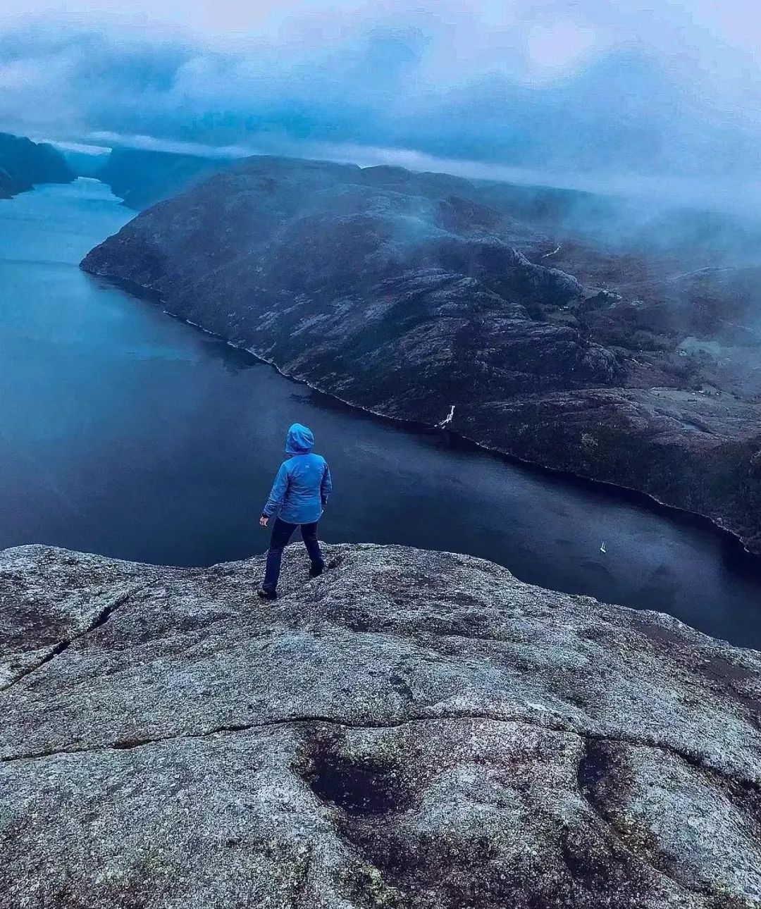 八千元的冲锋衣,冲锋衣八千