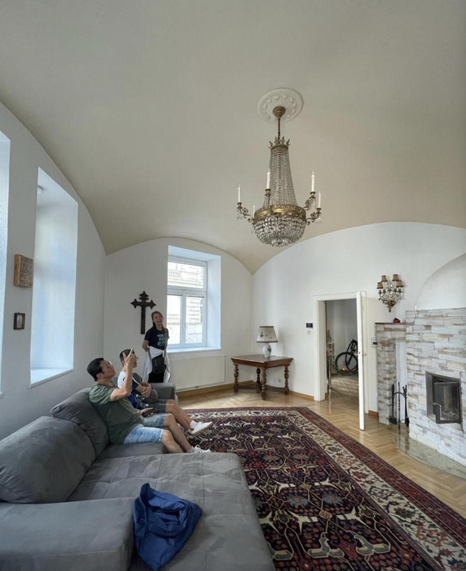 TVB绿叶举家移民奥地利，声称当地物价便宜，不工作靠收房租过活