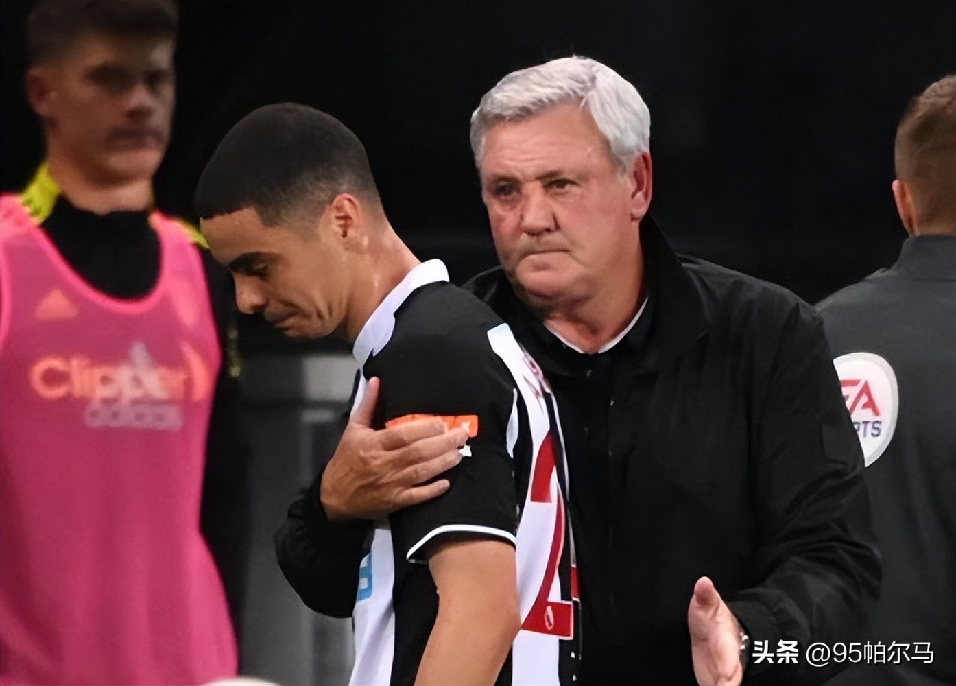 从被曼城大将质疑到英超模范生，穿着破鞋踢球的他诠释十年磨一剑