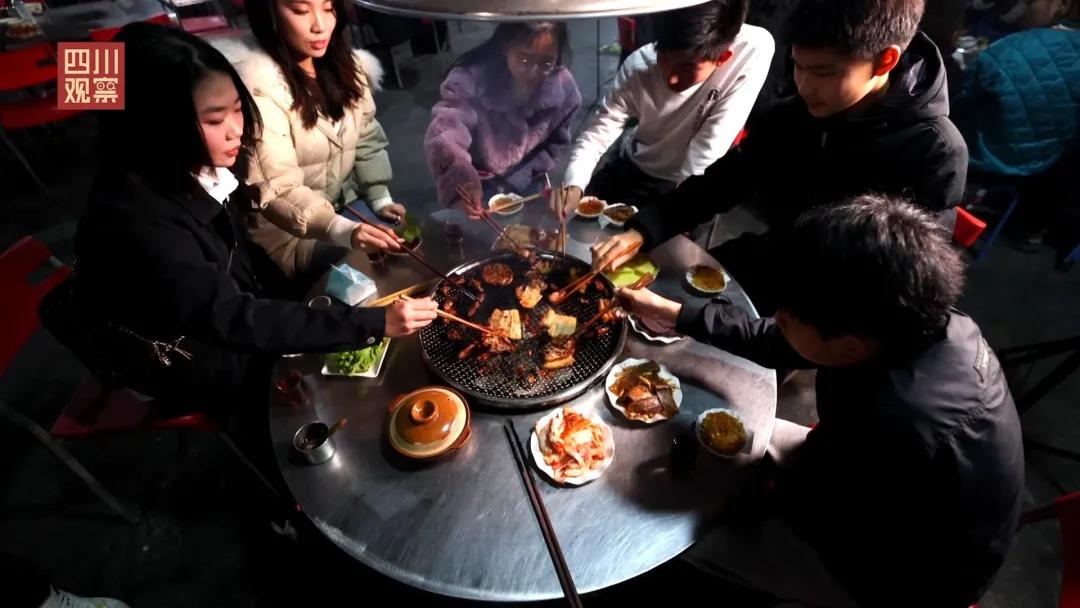西昌火盆烧烤现状,火盆里烧烤