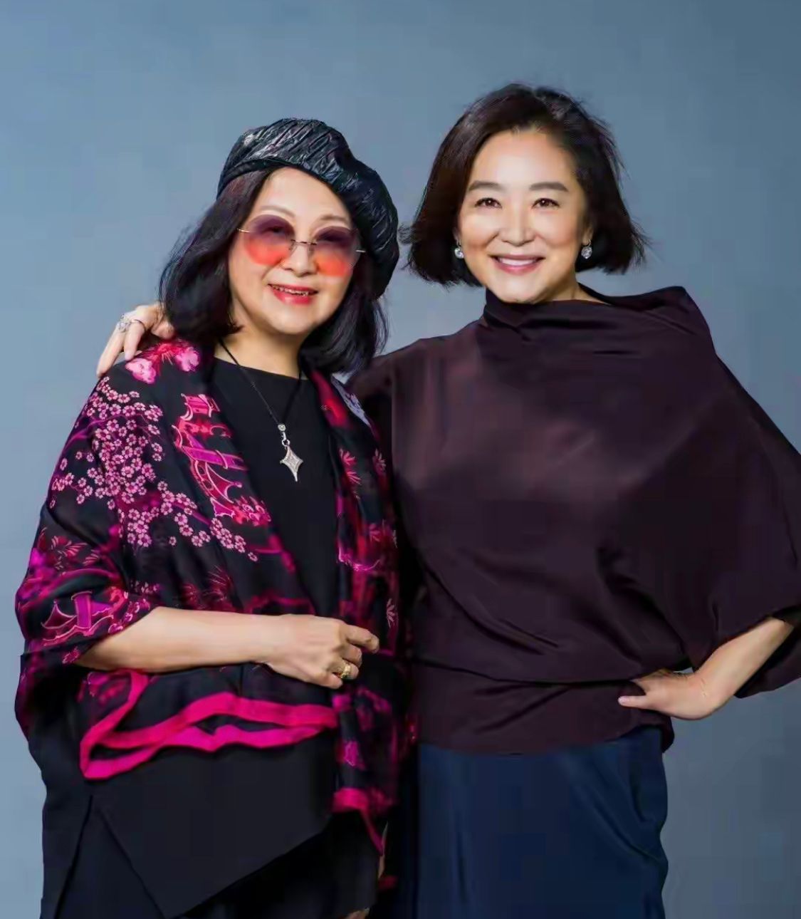 微胖中年阿姨别留长发了，学林青霞烫这款“贵妇卷”，高级不油腻