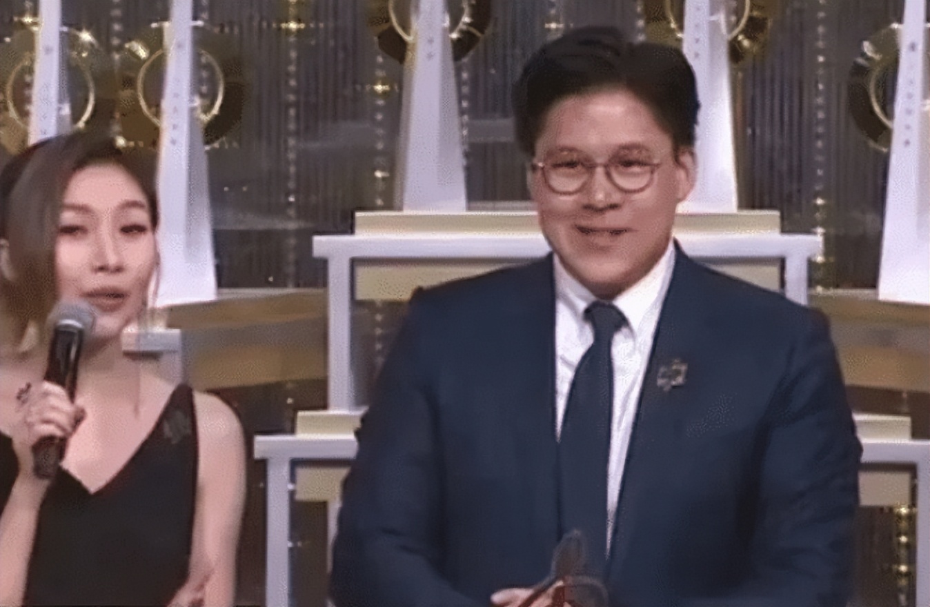 最近郭晶晶戴珠宝穿礼服现身,郭晶晶购物全过程视频