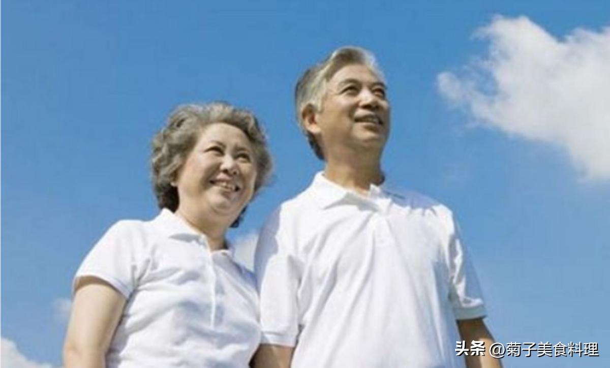 白酒不好喝酒桌上为什么必须喝,白酒没开口只剩半瓶还能喝吗