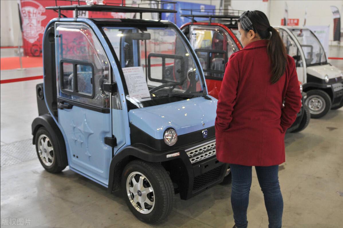 目前最小的新能源低速四轮代步车,国内最新的老年代步四轮车