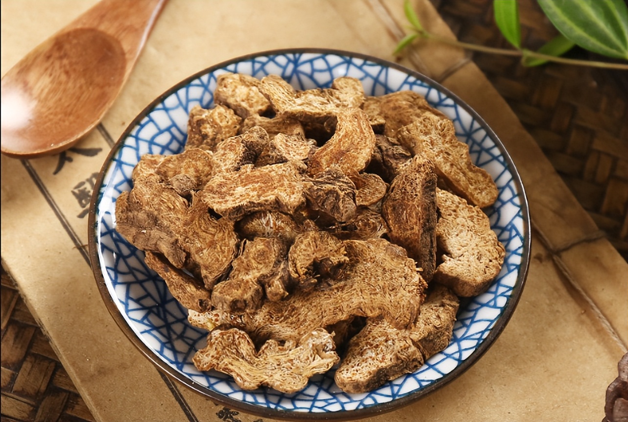 睾丸潮湿湿气重瘙痒吃中药有用吗,睾丸潮湿用附子理中丸有没有用