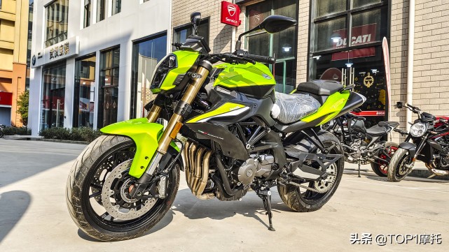 十年了一个能打的都没有？贝纳利黄龙600新款实拍+竞争力解析