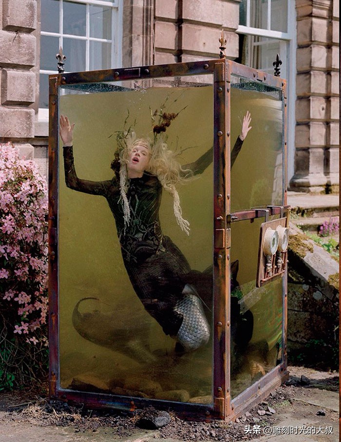 作品充满隐喻与象征主义，讽刺和暧昧：备受赞誉的当代时尚摄影师
