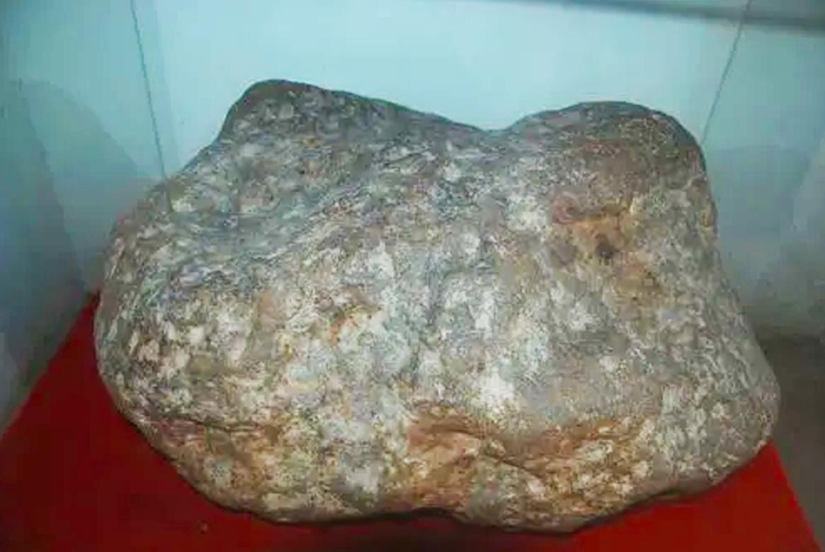 6500年前陨石落到哪了,2000年农民发现陨石