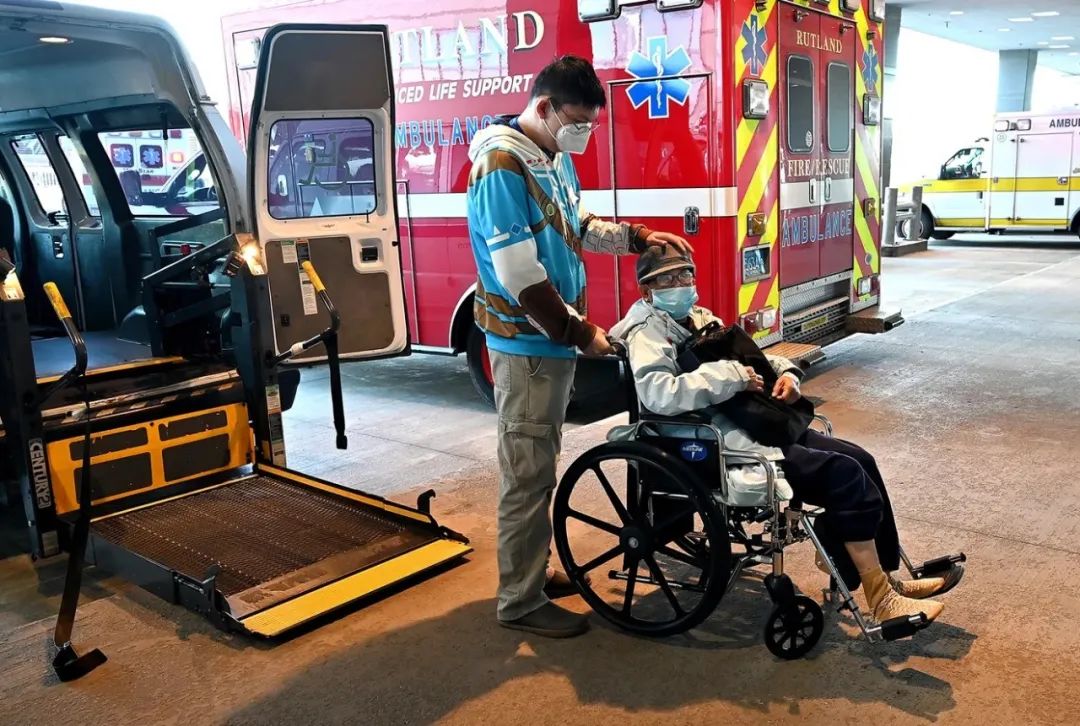 野生蘑菇中毒治疗,路边野生的蘑菇