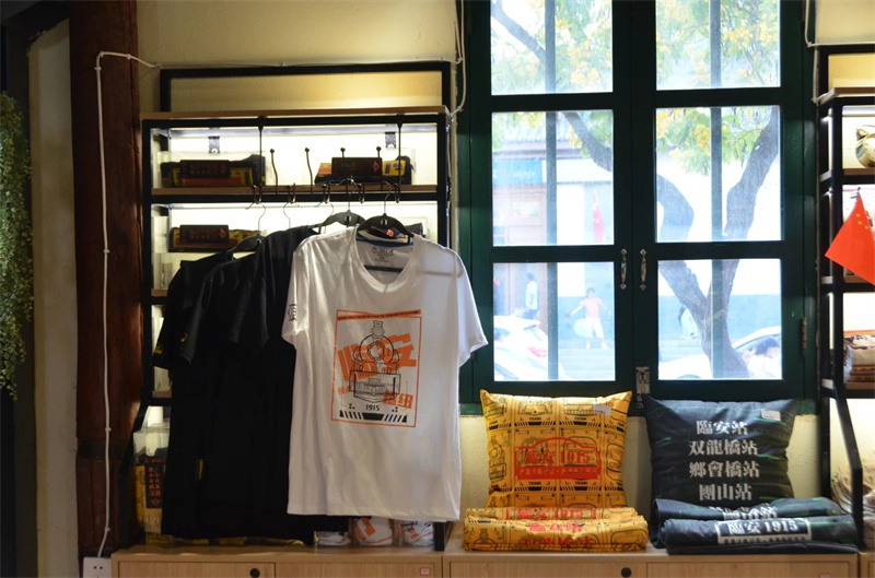 坐玉溪火车可以带吃的吗,红河一日游有哪些地方可以玩