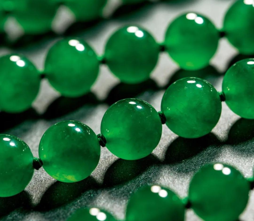 又一翡翠珠链 8 位数天价成交，为什么拍出高价的总是珠链？