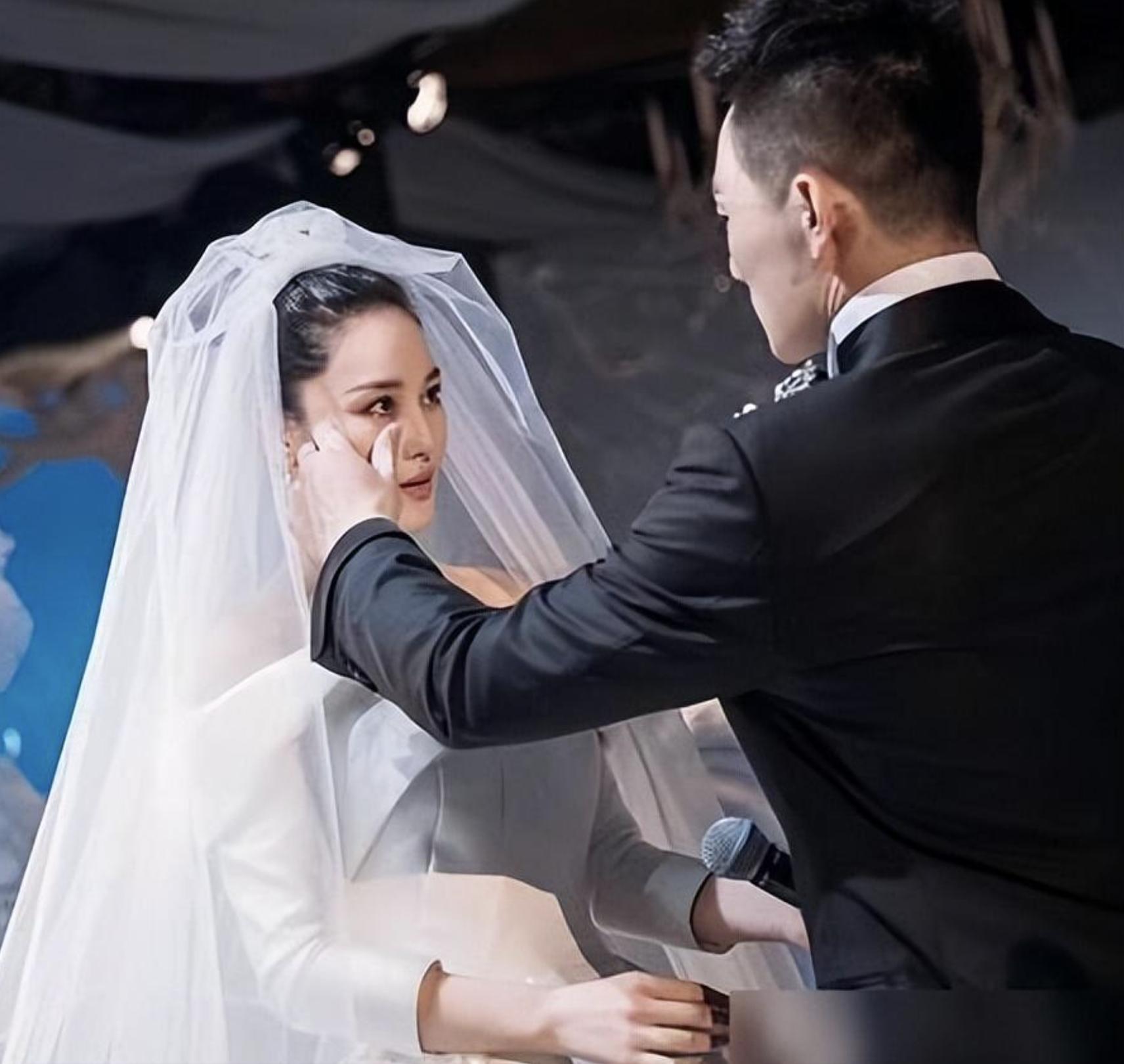 张馨予:被渣两次,深陷“野模”风波,却摇身一变成“最美军嫂”