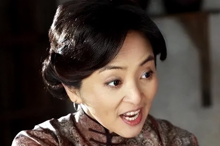 8位晚年移居国外的老牌明星,年轻出国享受晚年回国养老的明星