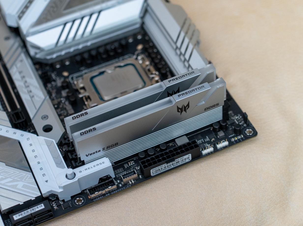 7800MHz动动手指就搞定了，人人都可以会的宏碁掠夺者D5超频教程