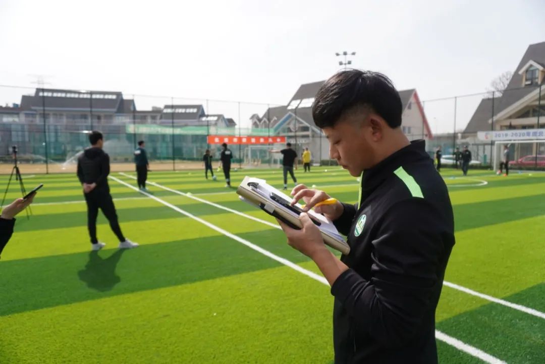 专访何超琼完整版,何超最新发言视频