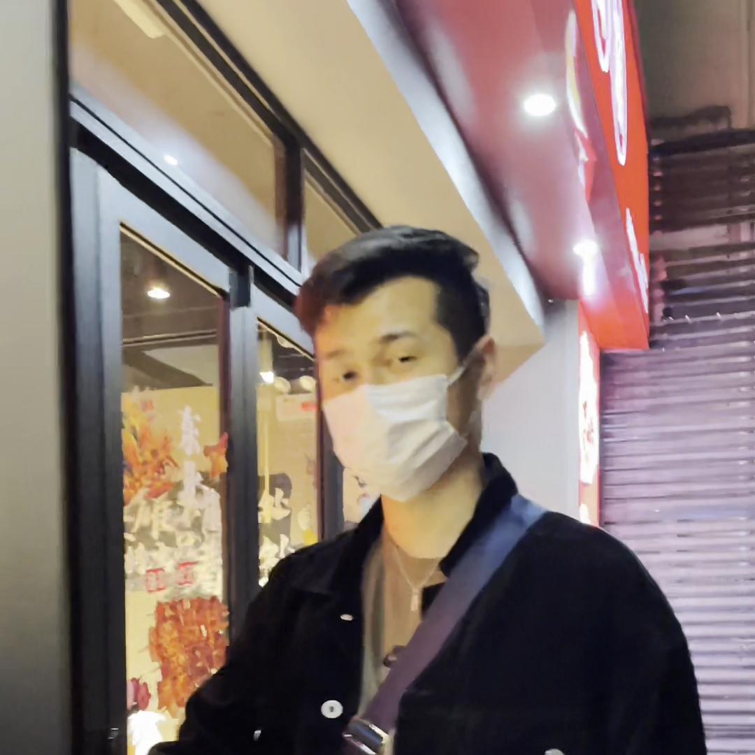 沪漂夫妻打工十年攒了30万买房,沪漂小夫妻的日常月入两万