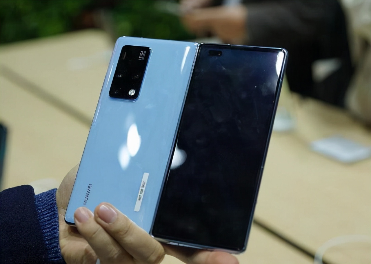 这屏幕摔不起！细数折叠屏手机维修费，内屏价格顶一部iPhone13