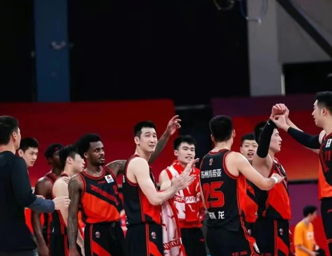 辽宁给刘志轩颁发戒指了吗,辽宁男篮给刘志轩颁发总冠军戒指