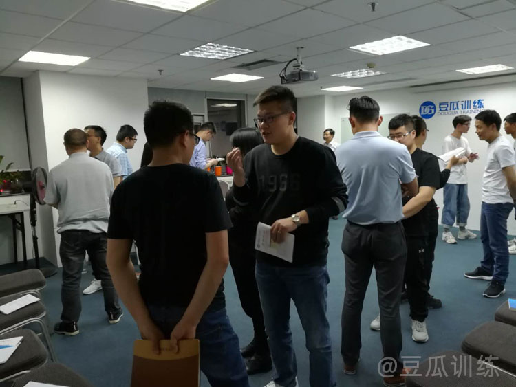 发言很紧张声音抖怎么马上克服,一发言就紧张说话发抖怎么办