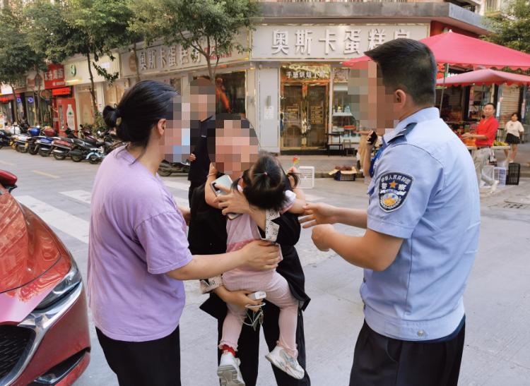 小孩子跟父母走丢如何正确应对,孩子出门和父母走散