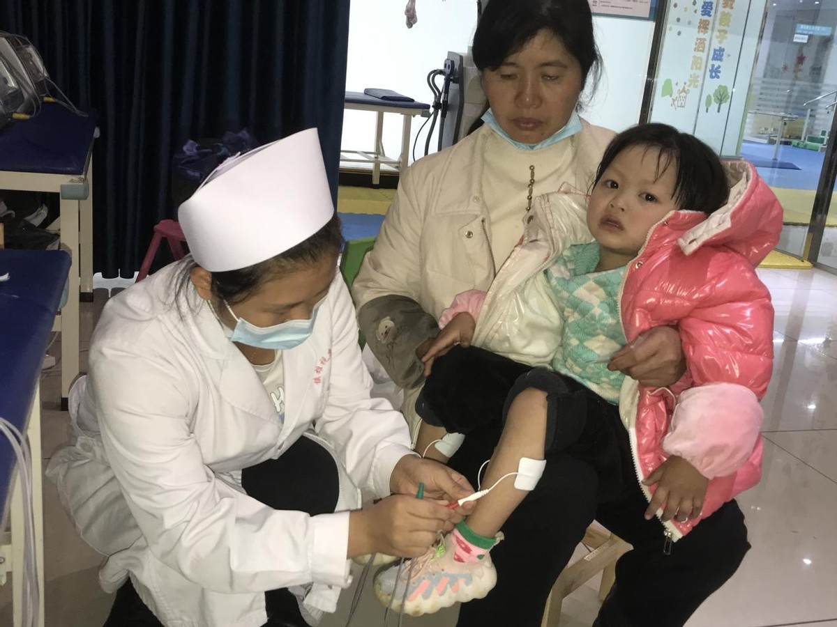 婴儿脐带绕颈致死新闻,小孩出生曾经因为脐带绕颈难产