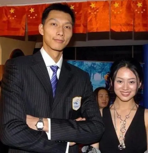 易建联身价上亿迎娶巴西宝贝,易建联有几个儿女