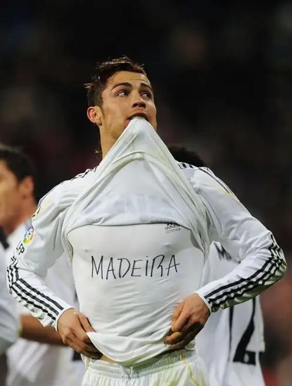 皇马c罗进球庆祝动作素材,c罗葡萄牙进球拉莫斯一起庆祝