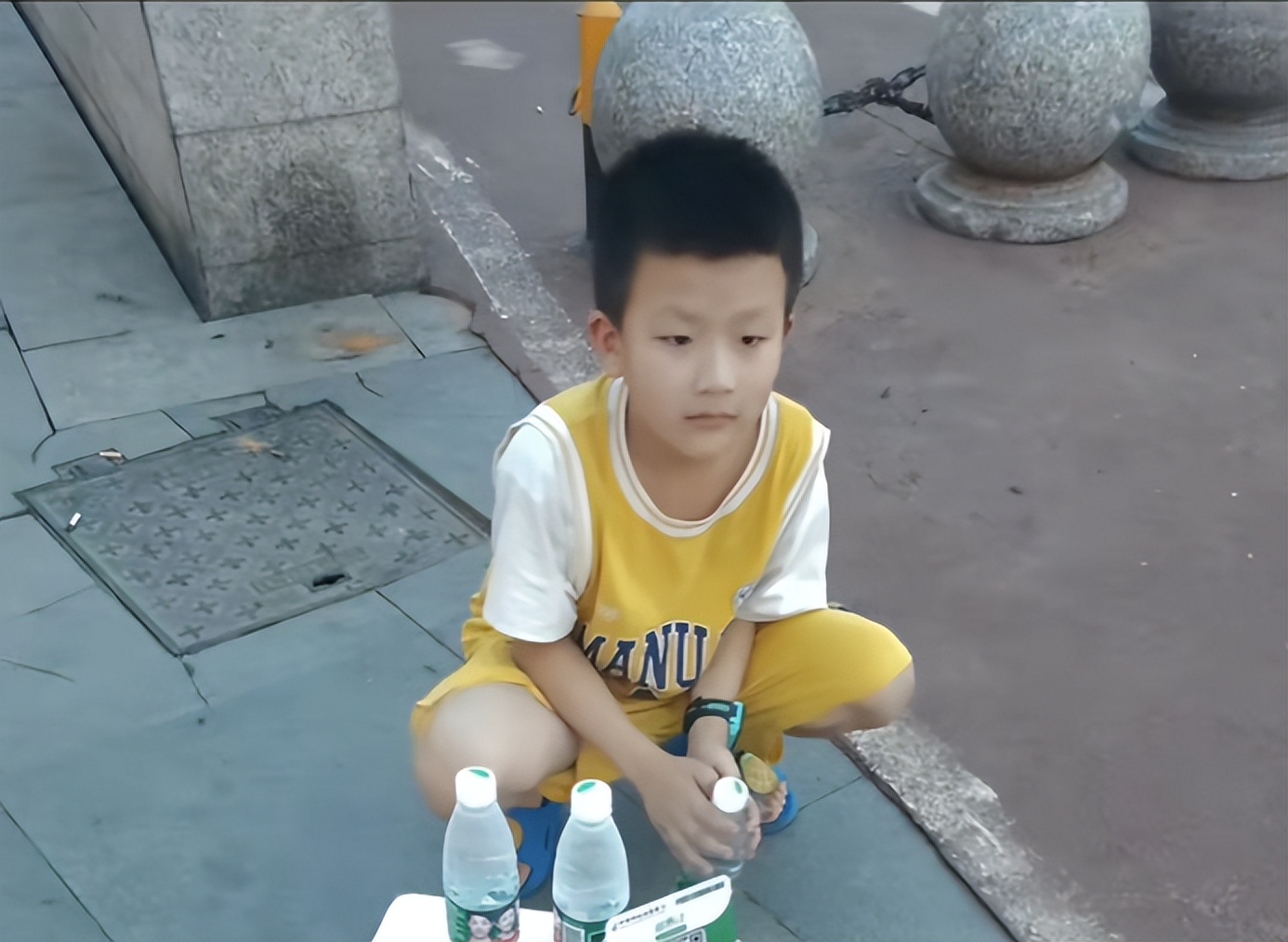 体验生活的小女孩,女孩体验生活卖冰棒