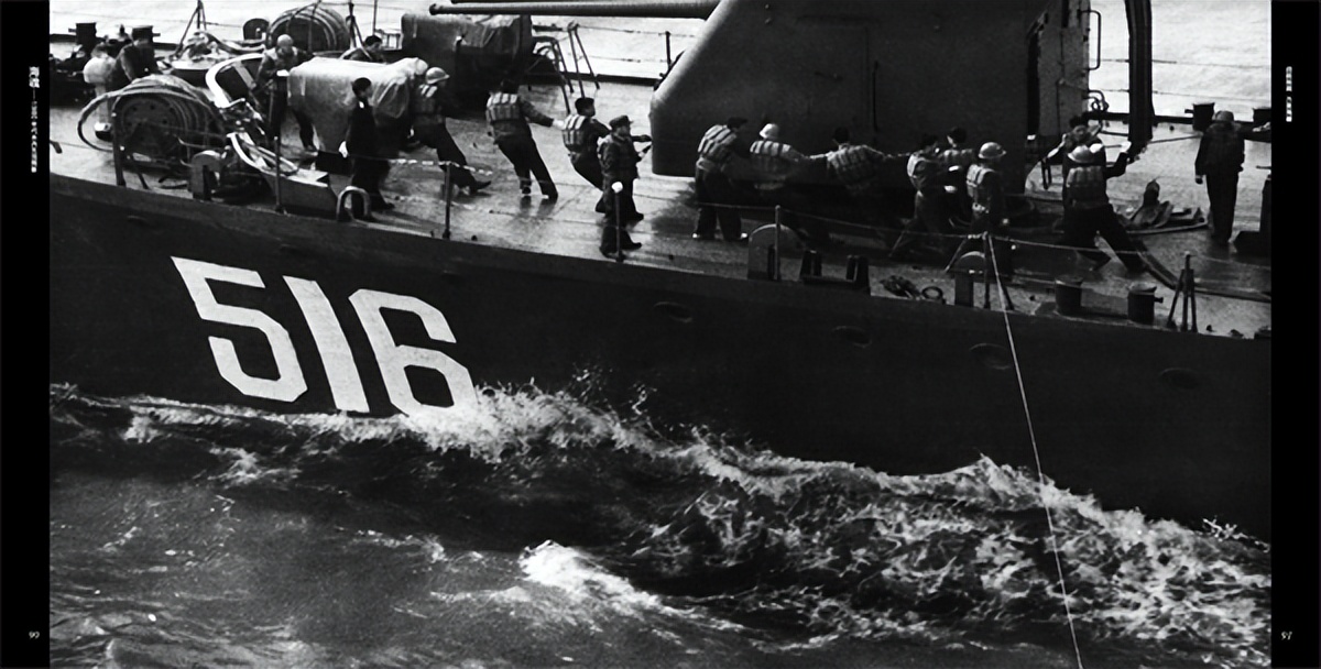 我军舰队驶入公海，某国驱逐舰阻拦，开国中将喊话：后果自负