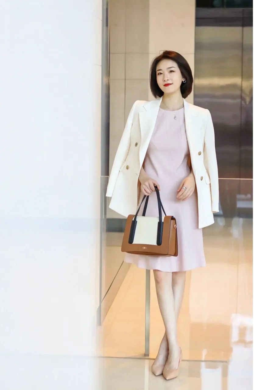 秋季纯棉粉色衬衫的多种穿法,韩版粉色宽松前短后长衬衣穿法