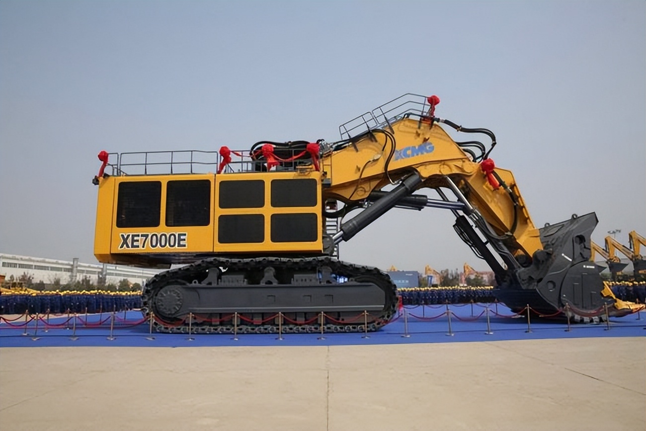 世界上最大的挖机和最长的挖机,日本最大挖掘机