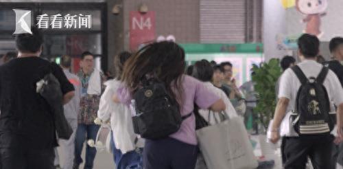 “中国娃娃”成为“Z世代”购物车新宠，引发争议及文化传承关注