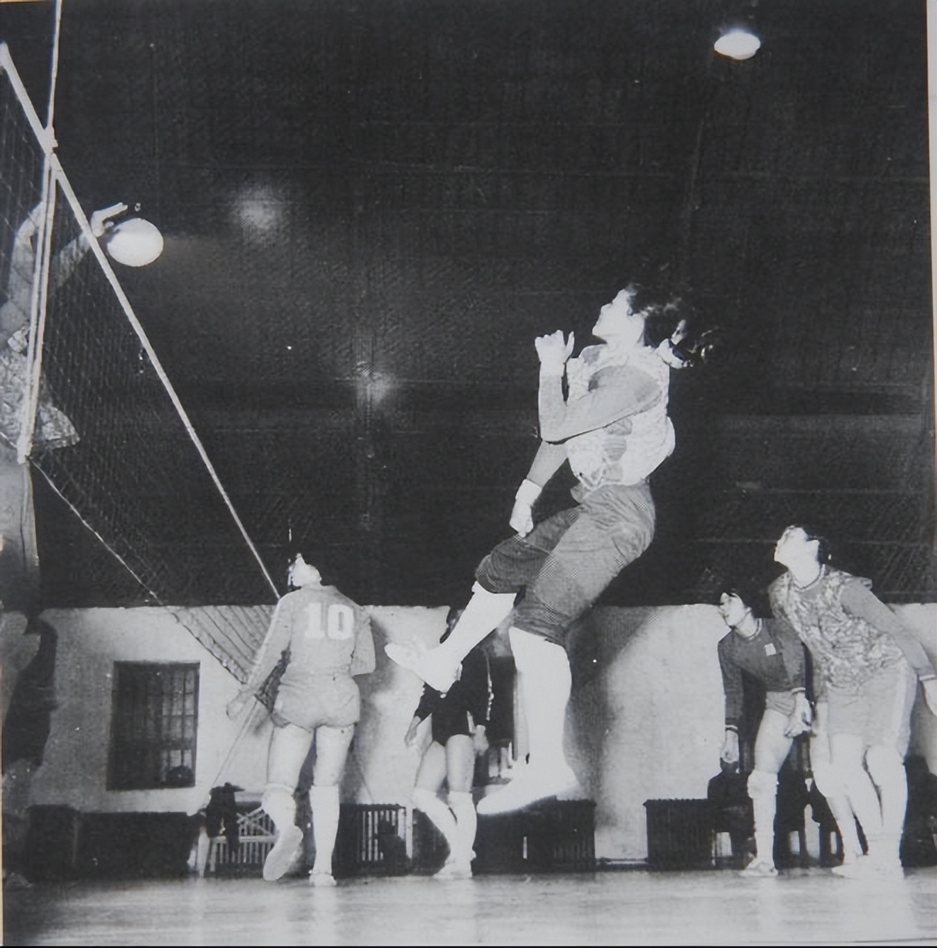 排球队张蓉芳近况 (原中国排球明星张蓉芳近况)