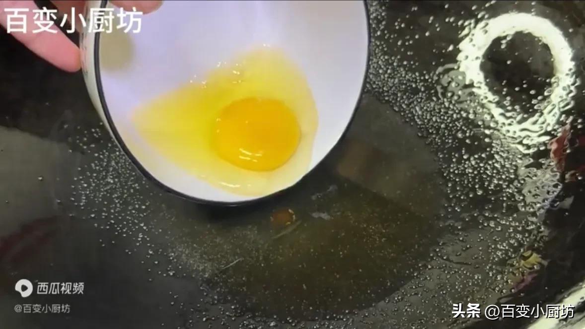 原来饭店里的荷包蛋是这样做出来的，难怪这么好看还不粘锅，厉害